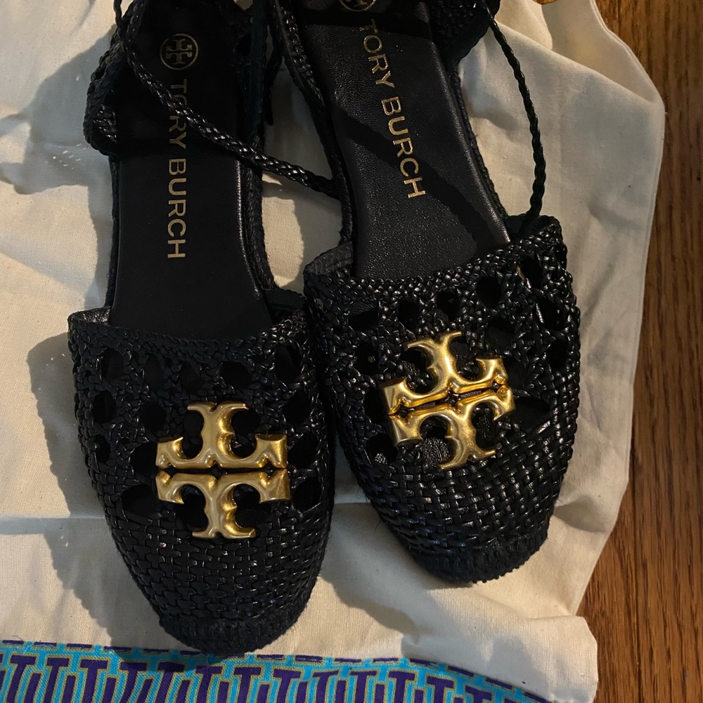 Tory Birch black sandals size 8 1/2. Never worn.  Includes shoe bag